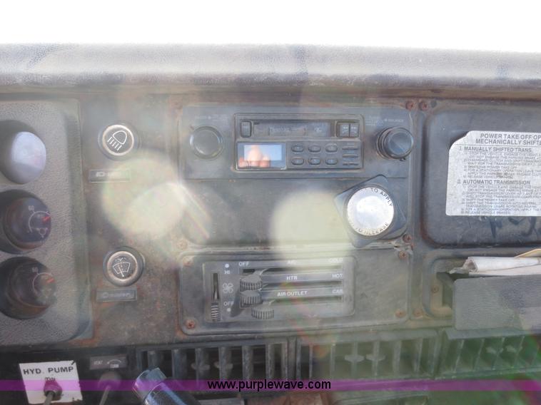 image for item F8015 1988 International S2500 off-road floater truck