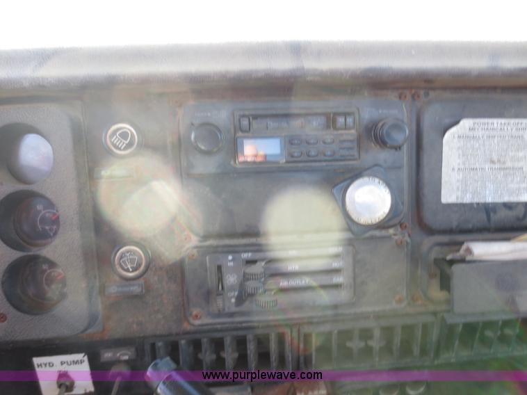 image for item F8015 1988 International S2500 off-road floater truck