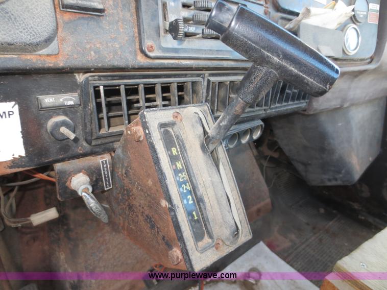 image for item F8015 1988 International S2500 off-road floater truck