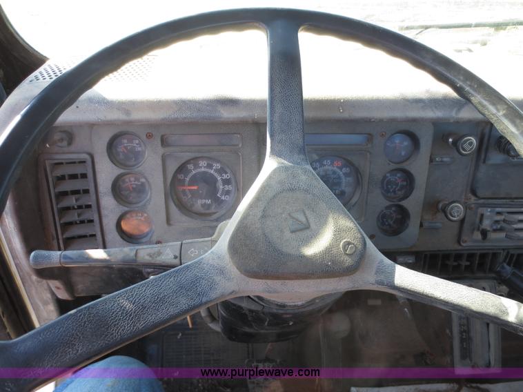 image for item F8015 1988 International S2500 off-road floater truck