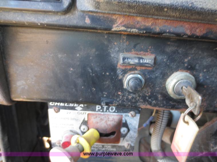 image for item F8015 1988 International S2500 off-road floater truck