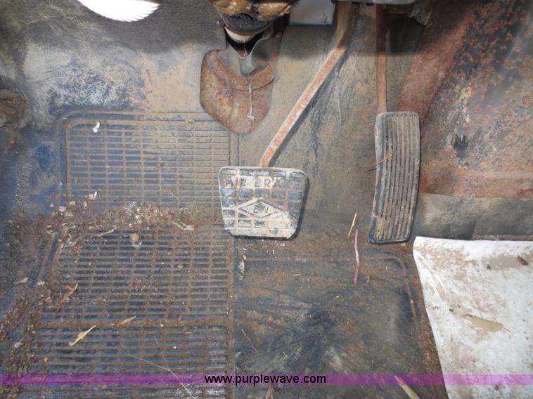 image for item F8015 1988 International S2500 off-road floater truck