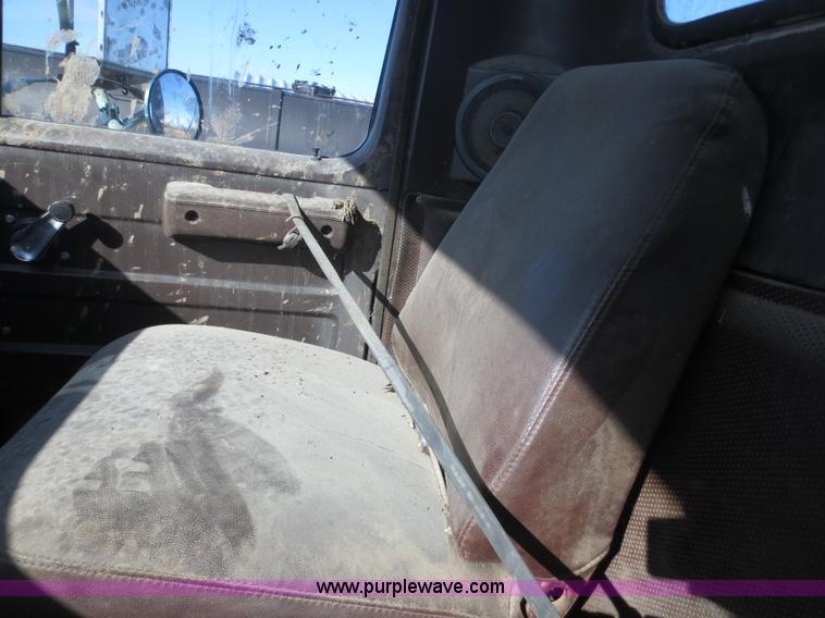 image for item F8015 1988 International S2500 off-road floater truck