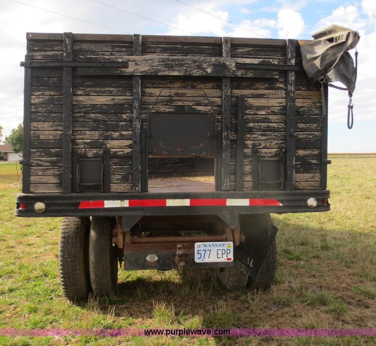 image for item F8017 1978 Ford 700 grain truck