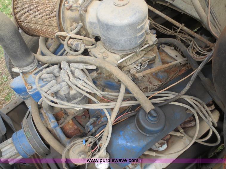 image for item F8017 1978 Ford 700 grain truck