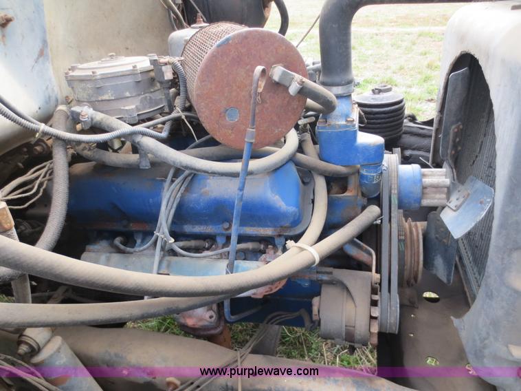 image for item F8017 1978 Ford 700 grain truck