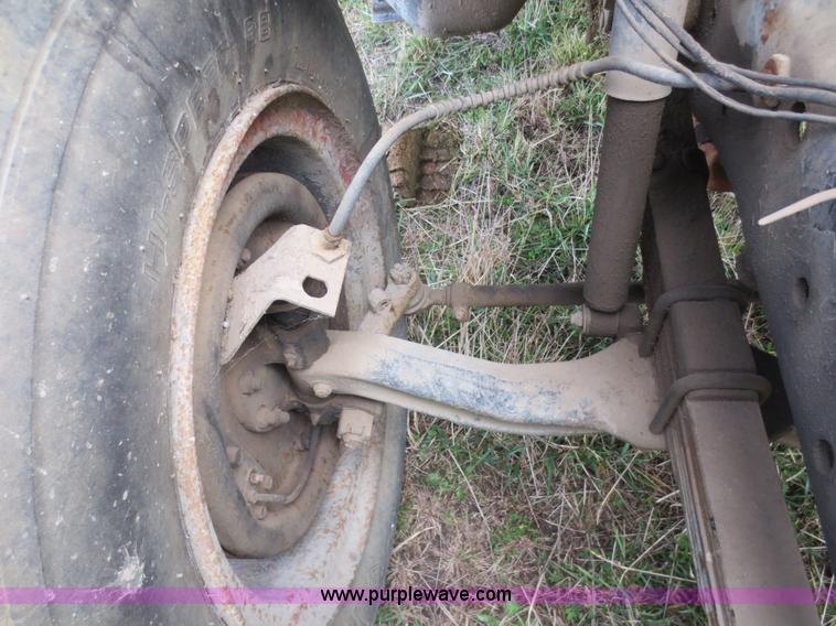 image for item F8017 1978 Ford 700 grain truck