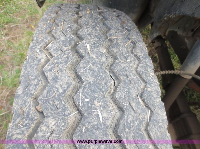 image for item F8017 1978 Ford 700 grain truck