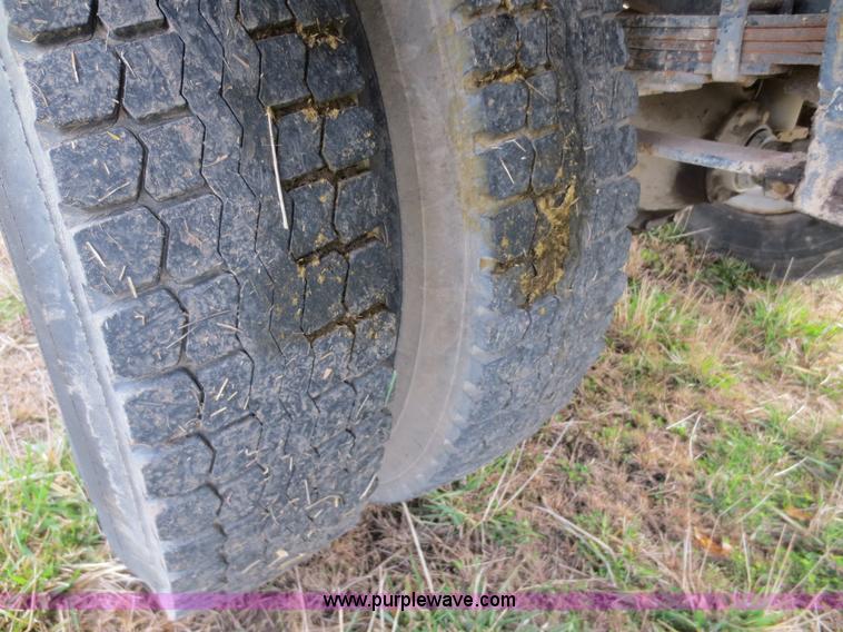 image for item F8017 1978 Ford 700 grain truck