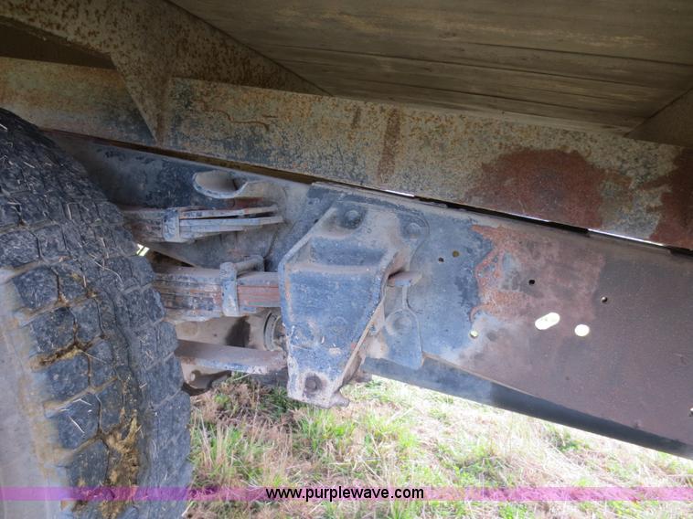 image for item F8017 1978 Ford 700 grain truck
