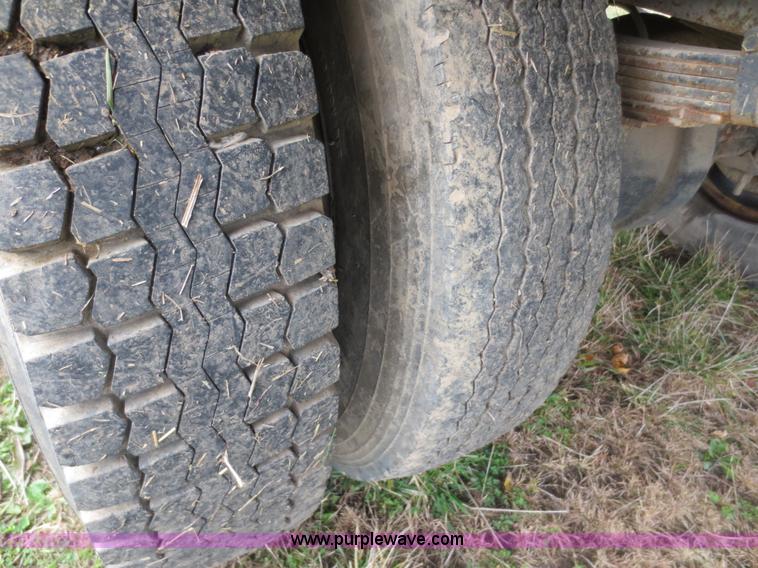 image for item F8017 1978 Ford 700 grain truck