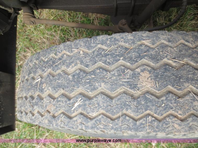 image for item F8017 1978 Ford 700 grain truck