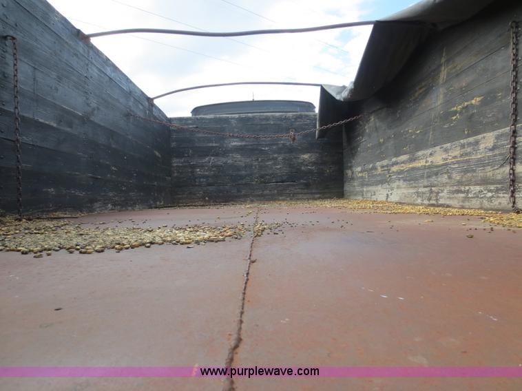 image for item F8017 1978 Ford 700 grain truck