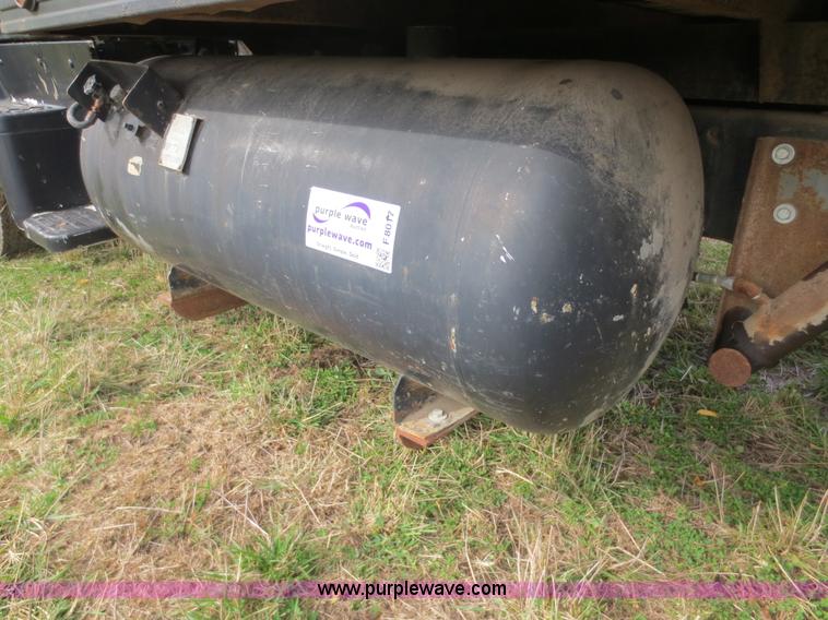 image for item F8017 1978 Ford 700 grain truck