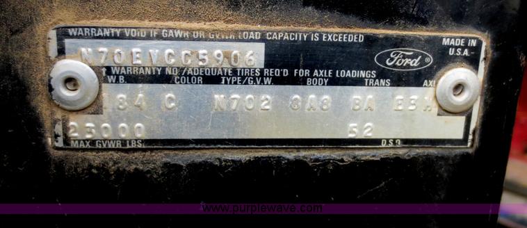 image for item F8017 1978 Ford 700 grain truck