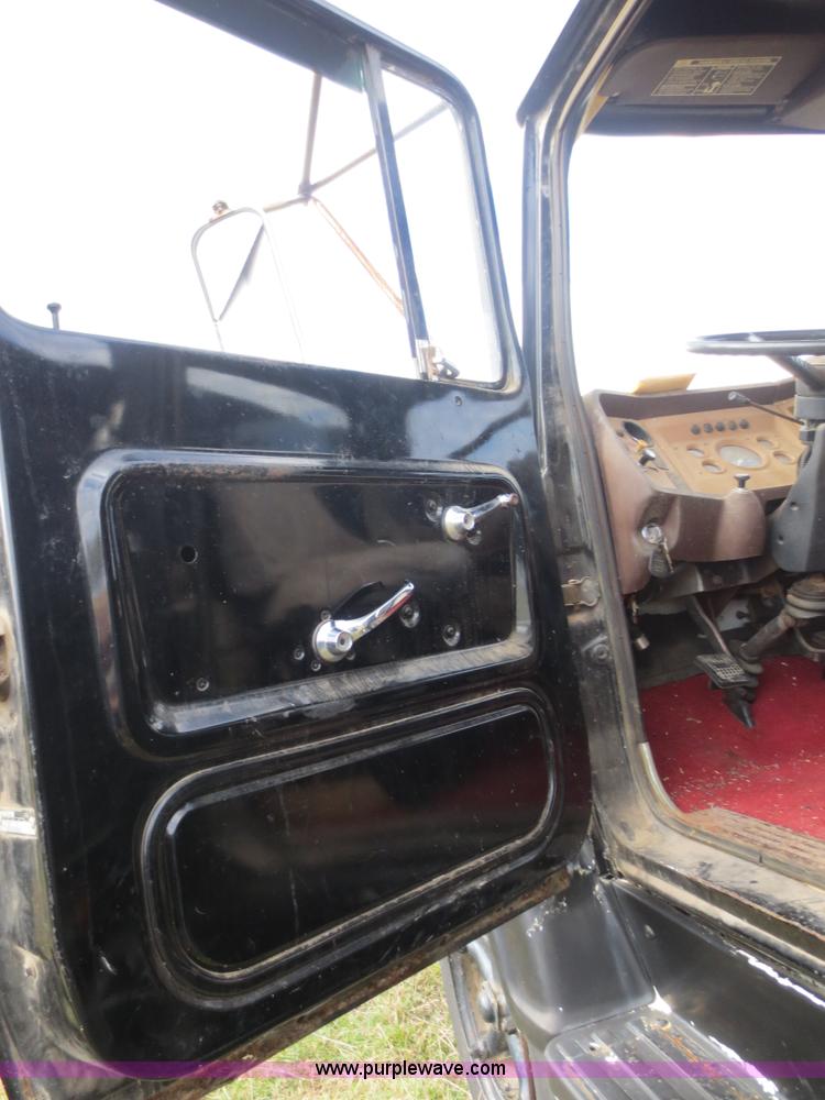 image for item F8017 1978 Ford 700 grain truck