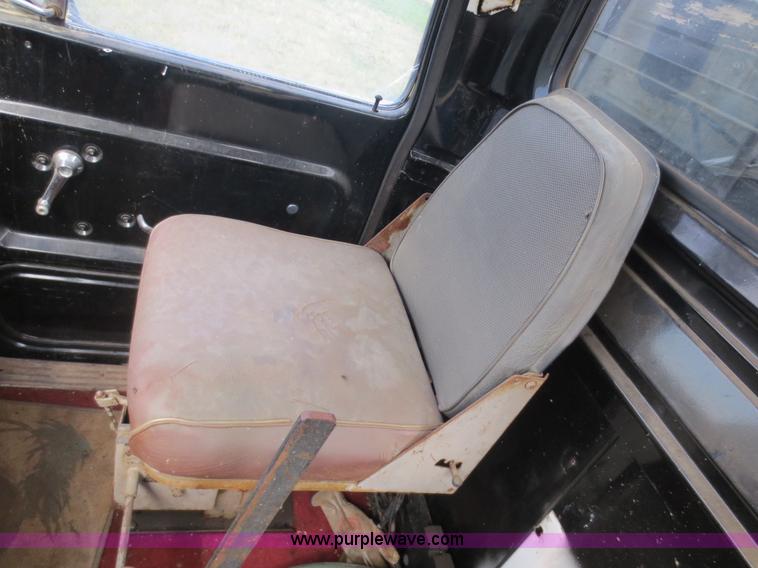 image for item F8017 1978 Ford 700 grain truck