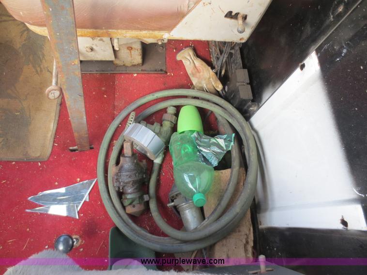 image for item F8017 1978 Ford 700 grain truck