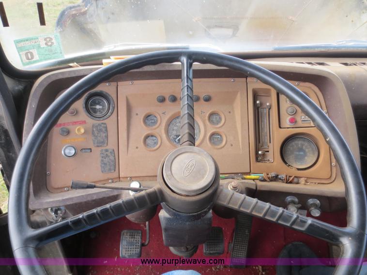 image for item F8017 1978 Ford 700 grain truck