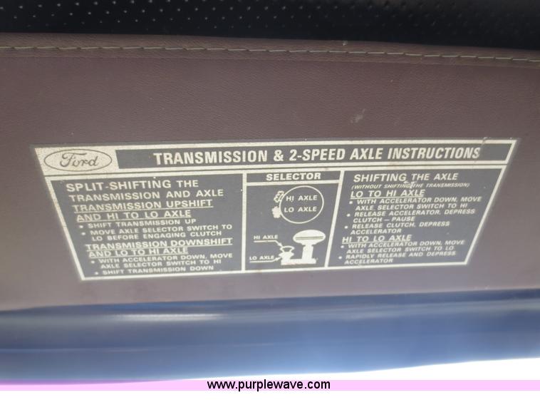 image for item F8017 1978 Ford 700 grain truck