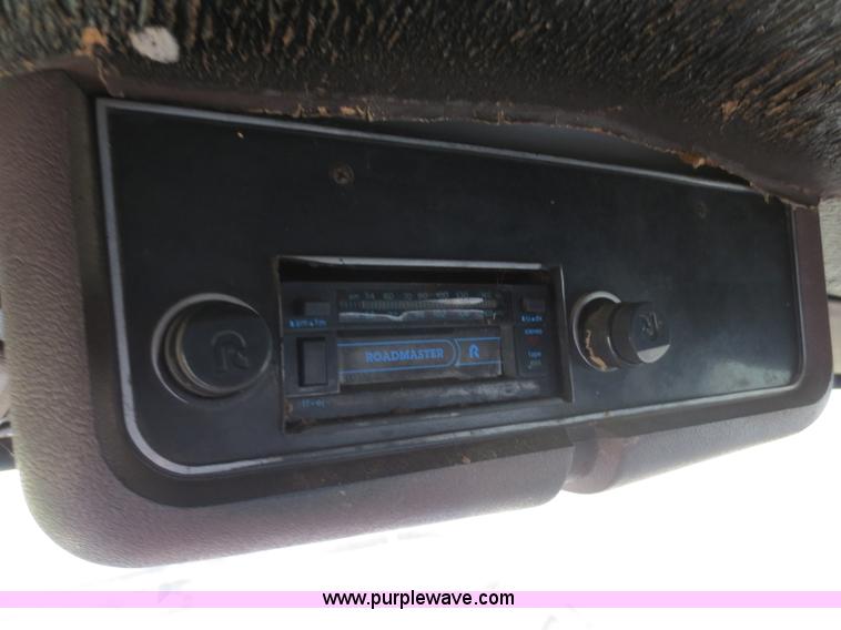 image for item F8017 1978 Ford 700 grain truck