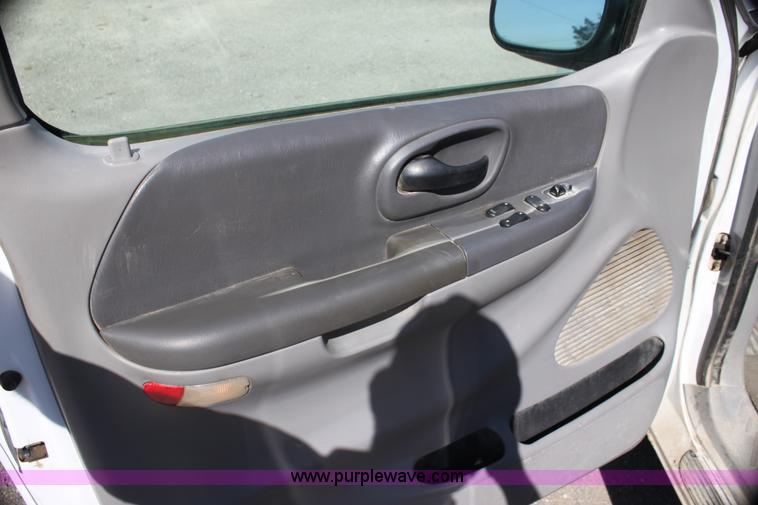 image for item G4158 2000 Ford F150 SuperCab pickup truck