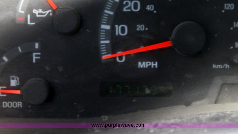 image for item G4158 2000 Ford F150 SuperCab pickup truck