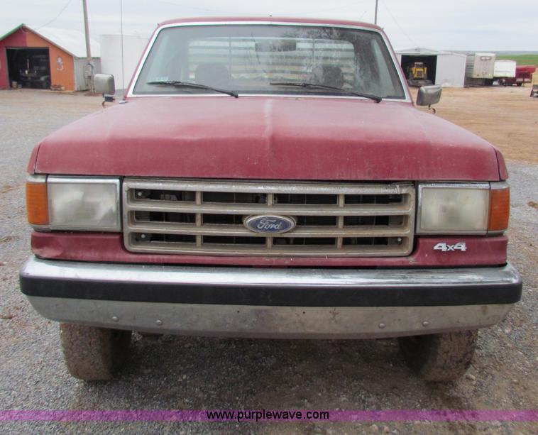 image for item G4335 1988 Ford F250 pickup truck
