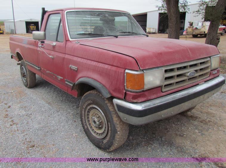 image for item G4335 1988 Ford F250 pickup truck
