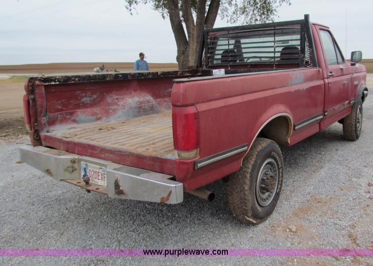 image for item G4335 1988 Ford F250 pickup truck