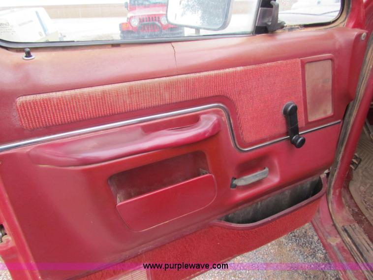 image for item G4335 1988 Ford F250 pickup truck