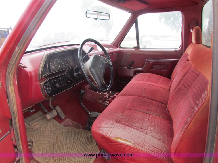 image for item G4335 1988 Ford F250 pickup truck