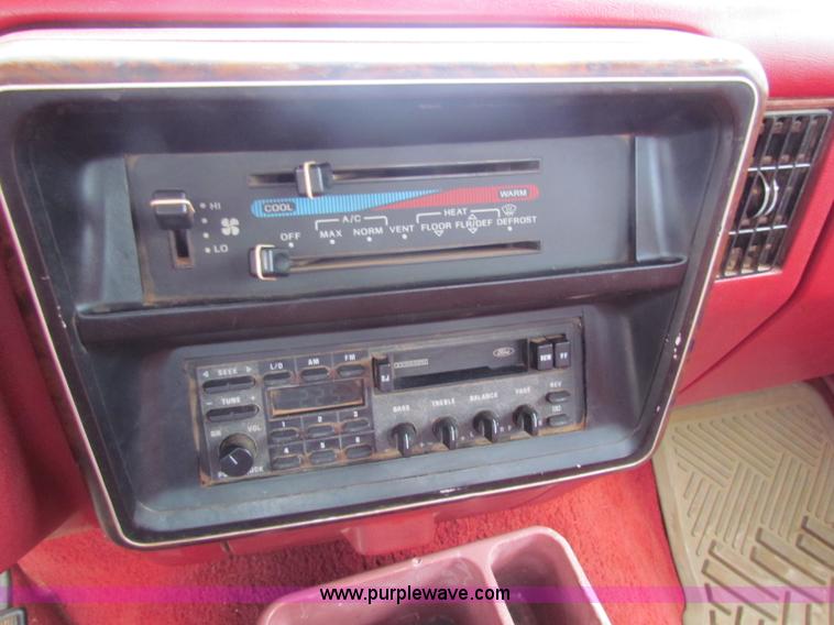 image for item G4335 1988 Ford F250 pickup truck