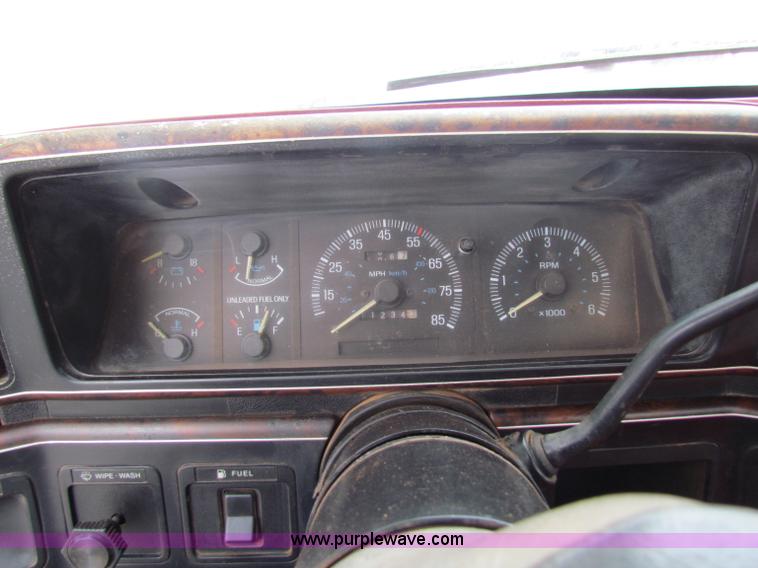 image for item G4335 1988 Ford F250 pickup truck