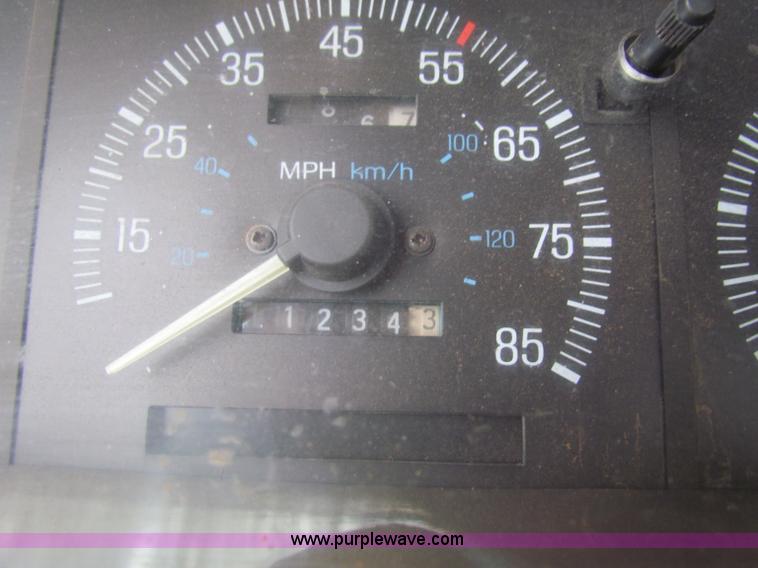 image for item G4335 1988 Ford F250 pickup truck