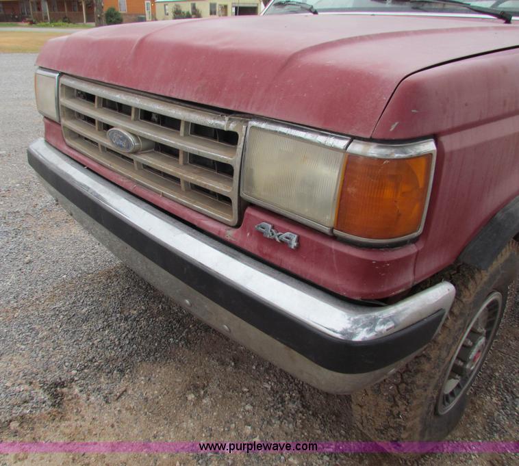 image for item G4335 1988 Ford F250 pickup truck