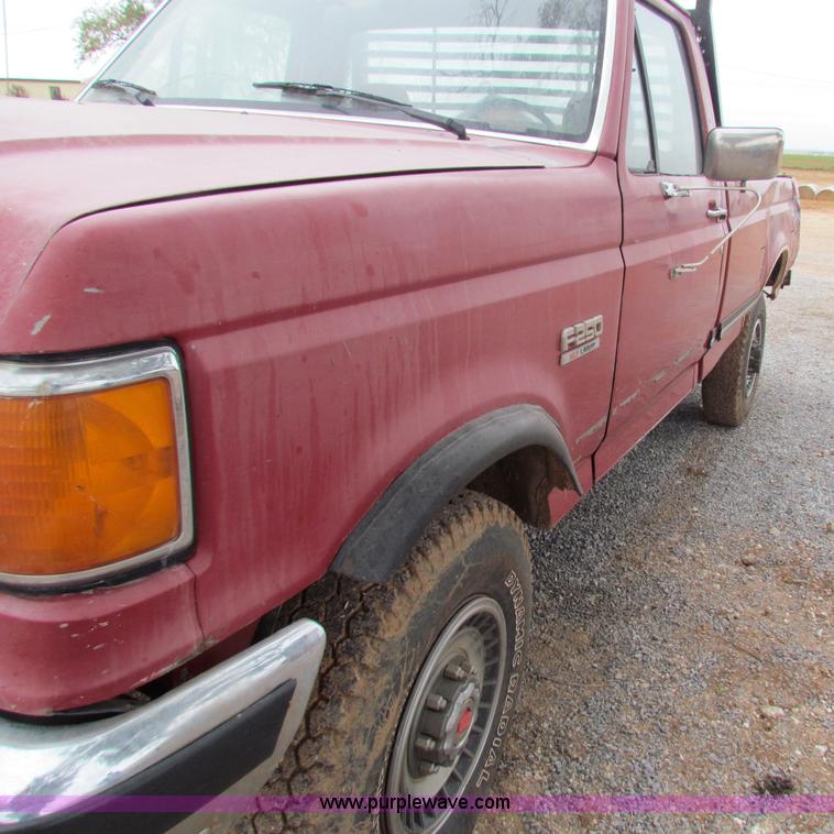 image for item G4335 1988 Ford F250 pickup truck