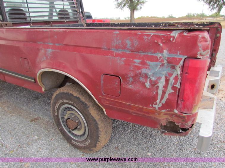 image for item G4335 1988 Ford F250 pickup truck