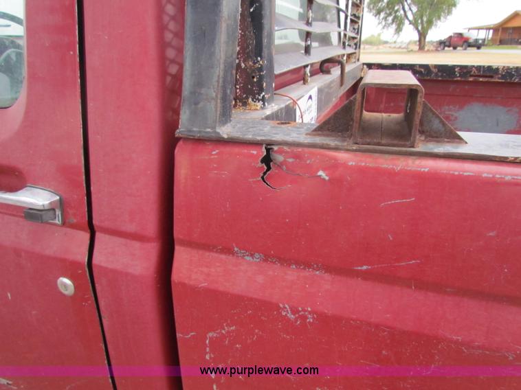 image for item G4335 1988 Ford F250 pickup truck