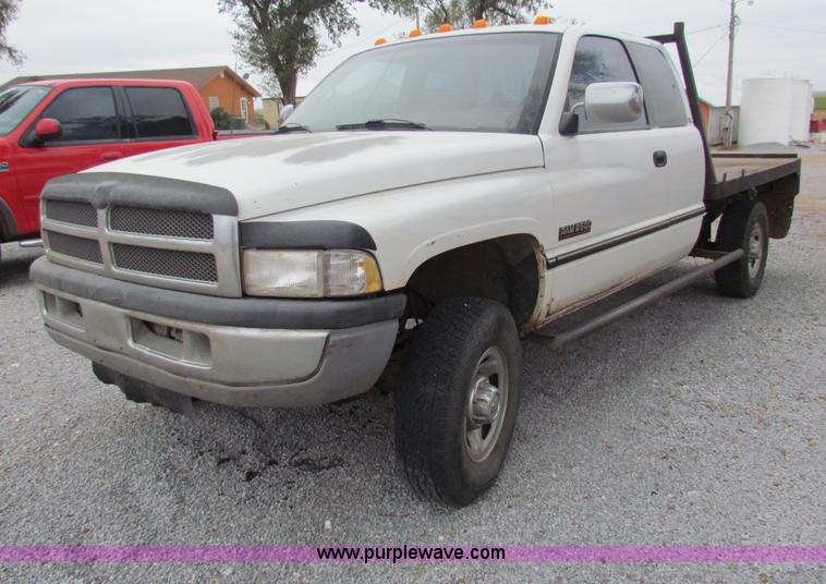 image for item G4337 1995 Dodge Ram 2500 ST flatbed truck