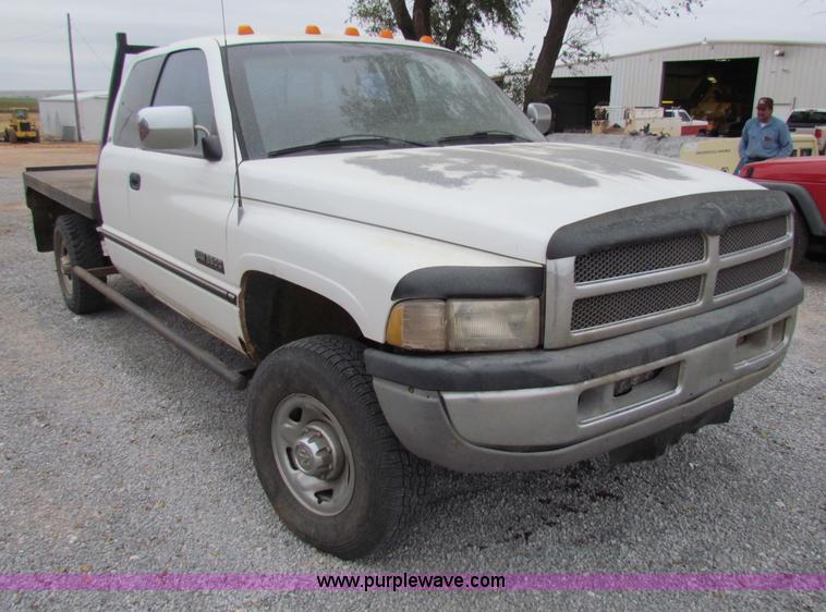 image for item G4337 1995 Dodge Ram 2500 ST flatbed truck