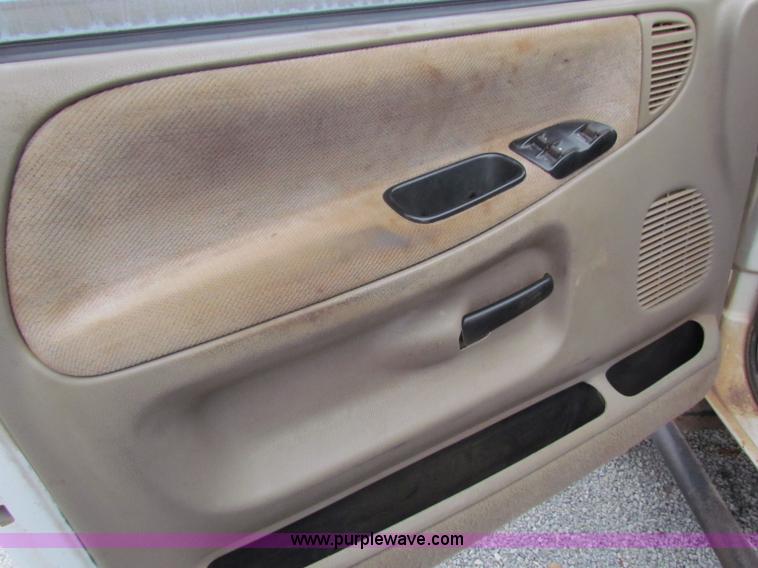 image for item G4337 1995 Dodge Ram 2500 ST flatbed truck