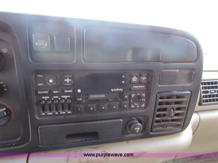 image for item G4337 1995 Dodge Ram 2500 ST flatbed truck