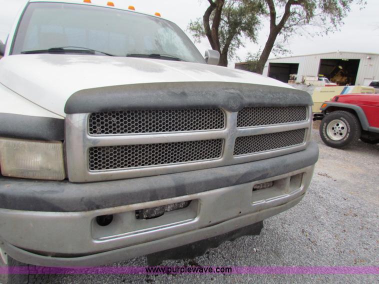 image for item G4337 1995 Dodge Ram 2500 ST flatbed truck
