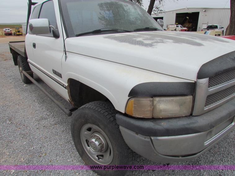 image for item G4337 1995 Dodge Ram 2500 ST flatbed truck