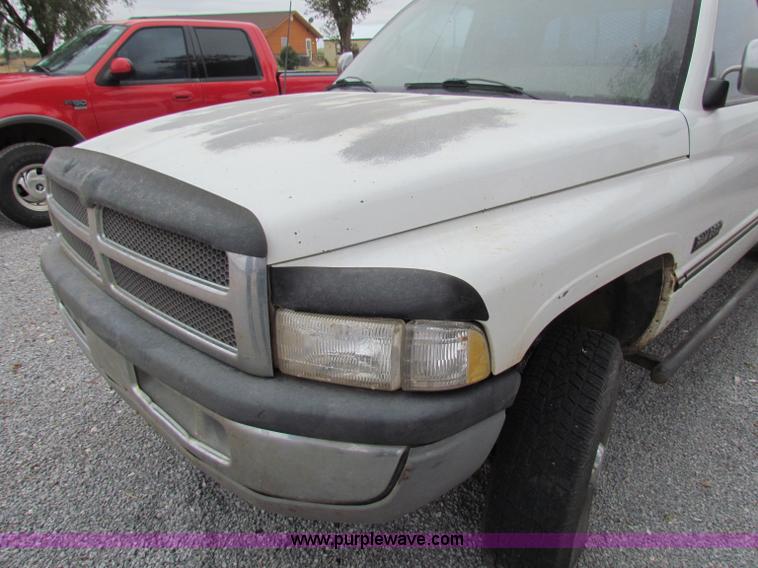 image for item G4337 1995 Dodge Ram 2500 ST flatbed truck