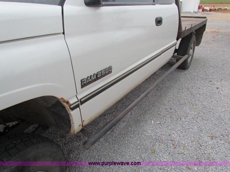 image for item G4337 1995 Dodge Ram 2500 ST flatbed truck