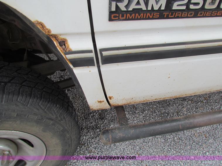 image for item G4337 1995 Dodge Ram 2500 ST flatbed truck