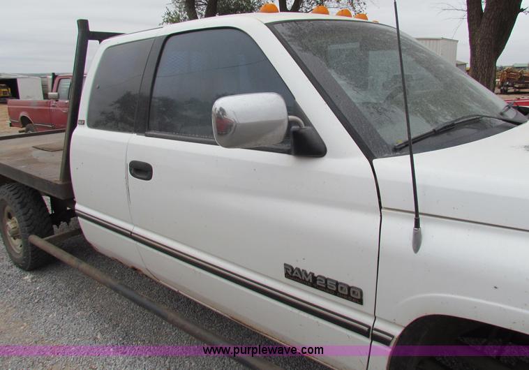 image for item G4337 1995 Dodge Ram 2500 ST flatbed truck
