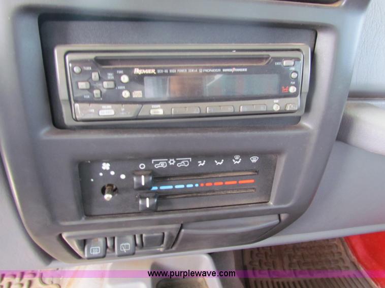 image for item G4338 1997 Jeep Wrangler Sport